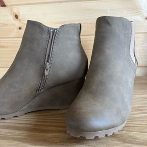 Natural Reflections brand new